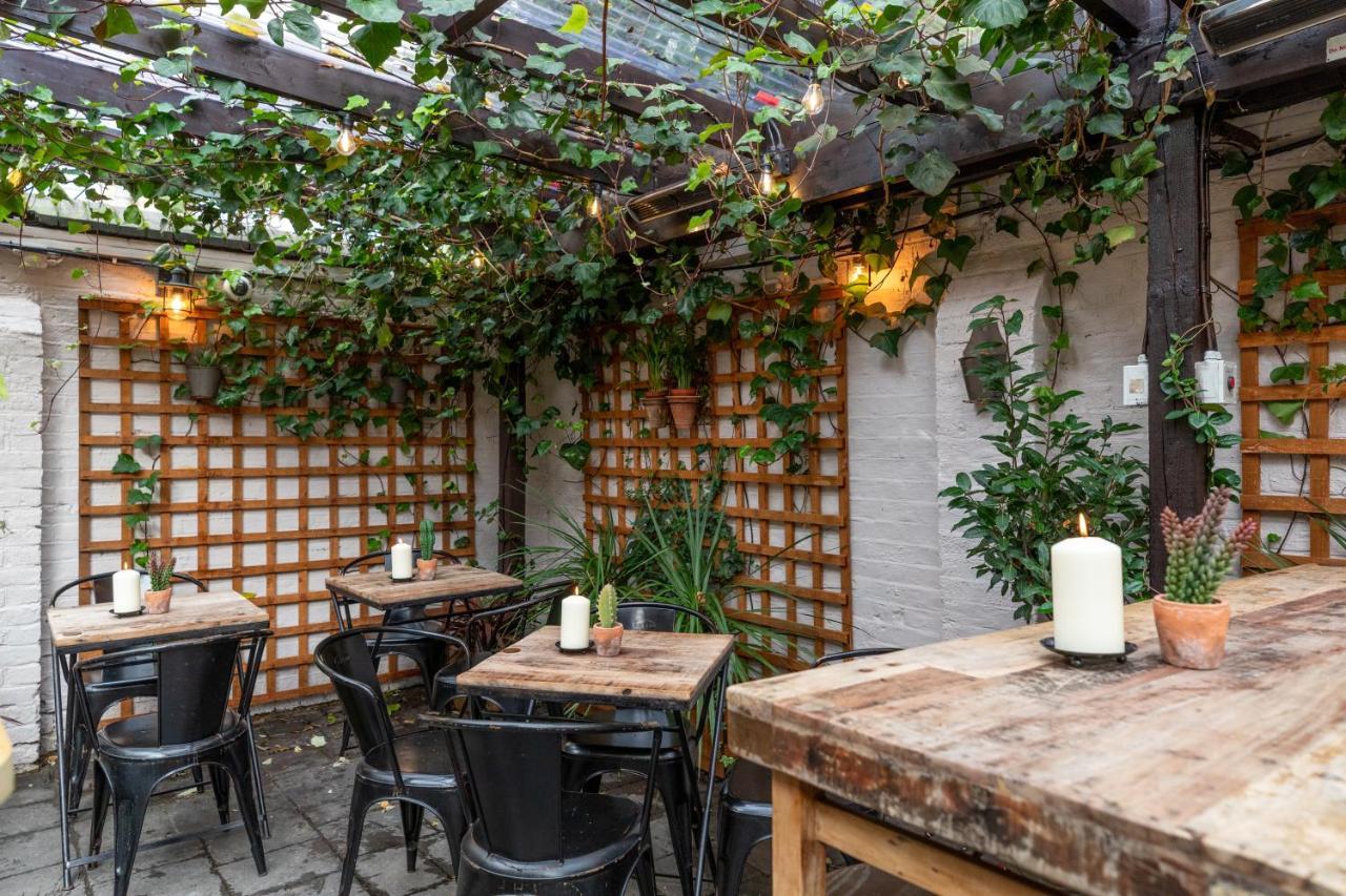 The Wolfpack Inn London Exterior photo